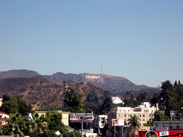 Le Hollywood Sign vu depuis le centre commercial Ovation