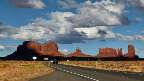 Route US163 en Utah, en direction de Monument Valley
