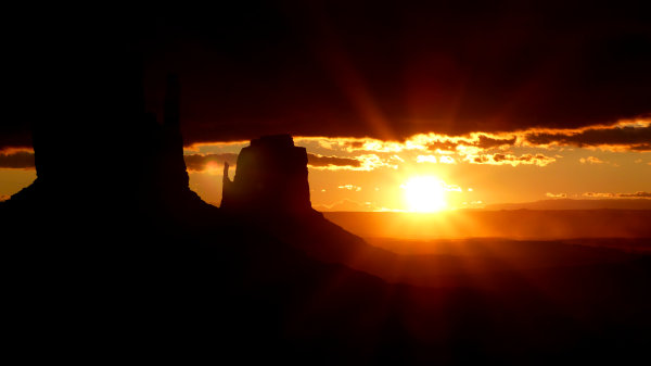 Aurore sur Monument Valley en octobre
