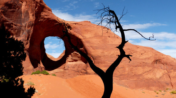 Mystery valley Ear of the Wind Monument Valley
