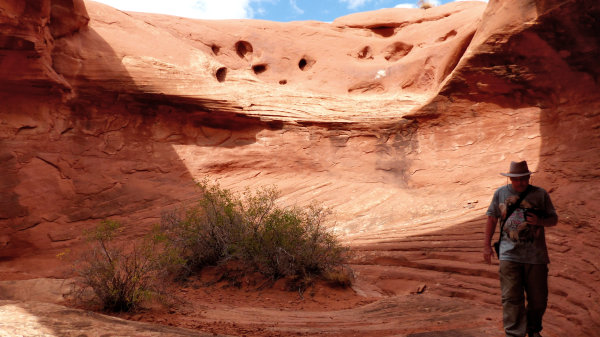 Water Hole Arch, Backcountry Tour Monument Valley