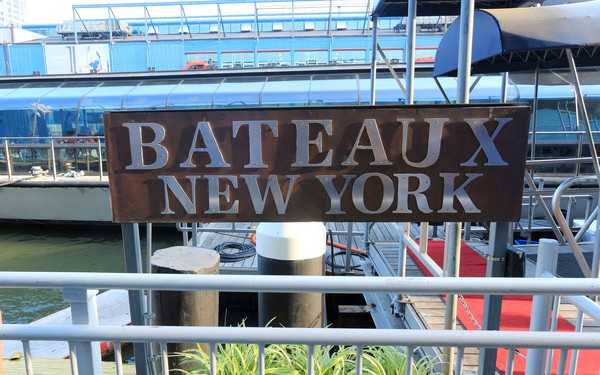 Bateaux New York à quai dîner-croisière