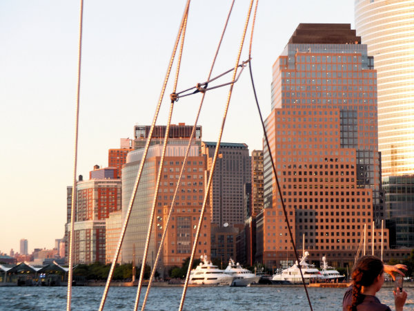 Manhattan au soleil couchant depuis la Goélette