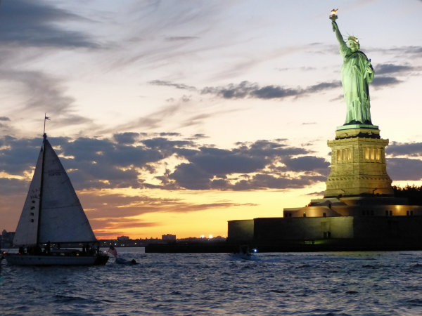 Statue de la Liberté au sunset