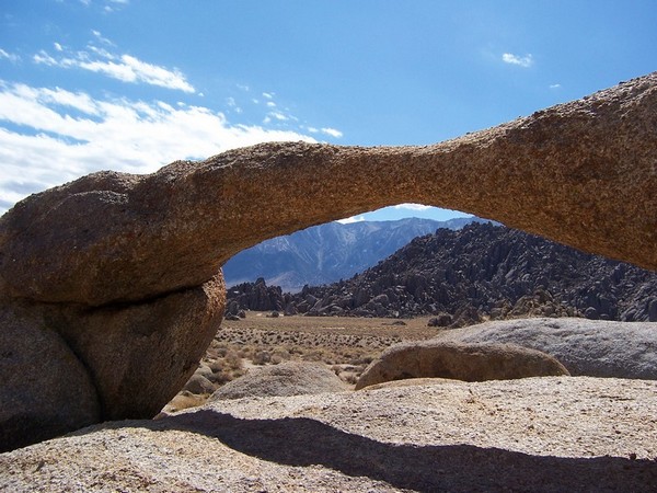 Arch Trail Walk Alabama Hills