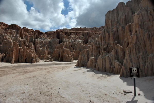 Au pied de Cathedral Caves Cathedral Gorge Nevada
