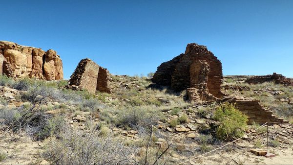 Village envahi par la végétation Hungo Pavi Chaco Culture