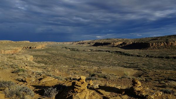 Vue depuis le Pueblo Alto Complex Trail en fin de journée Chaco Culture NHP