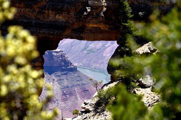 Le Colorado à travers Angels Window Grand Canyon rive nord Arizona