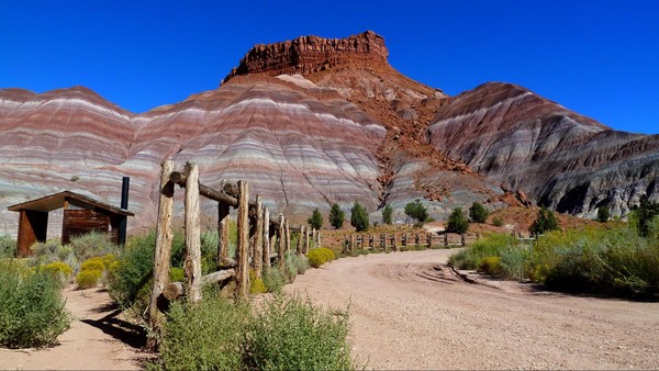Old Paria Movie Set Grand Staricase-Escalante Utah