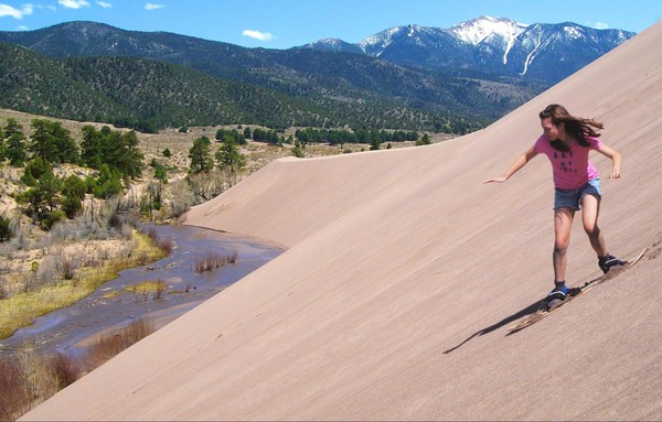 Sandboarding sur les dunes Great Sand Dunes Colorado