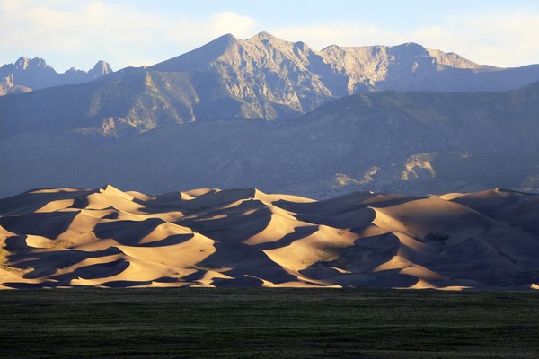 Sunrise sur le champ de dunes depuis le Great Sand Dunes Lodge