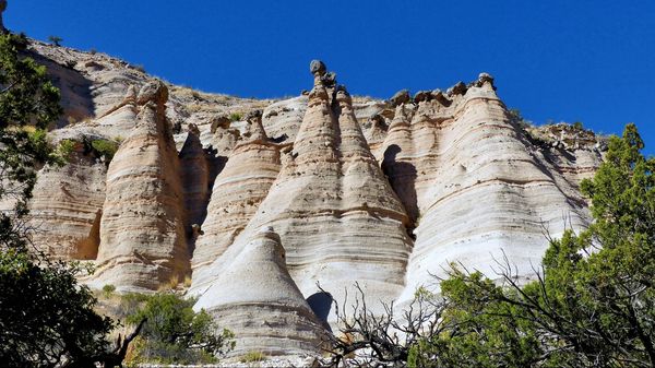 Tent rocks chapeautées