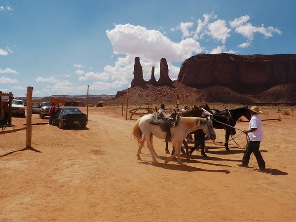 Randonner à cheval Monument Valley