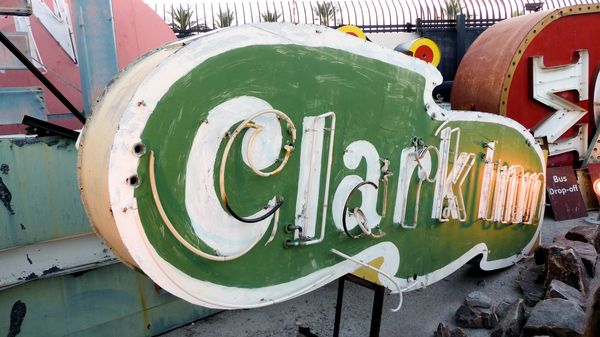 Enseigne Clark Inn Neon Museum Las Vegas