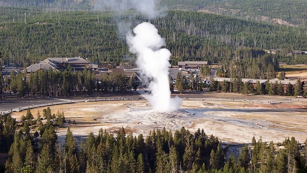 Bassin de Old Faithful depuis Observation Point Yellowstone