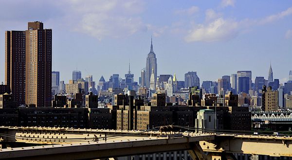 La skyline de New York depuis le Brooklyn Bridge