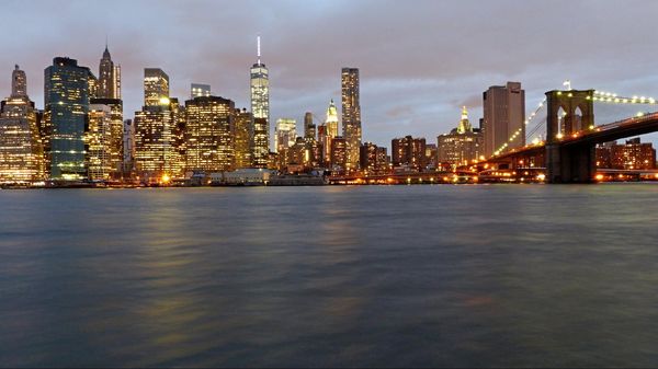 Skyline Brooklyn Bridge au sunset New York