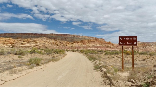 Jonction entre le Burr Trail et la Notom Road Utah