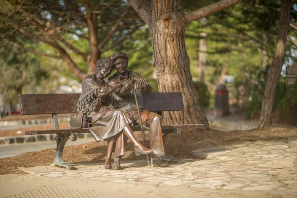 Statue de bronze en centre-ville Carmel