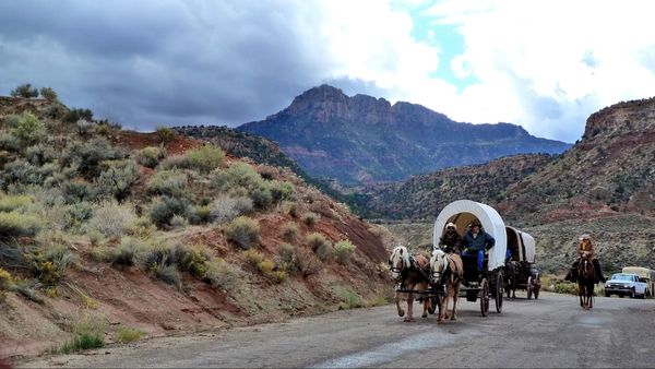Route UT-9 près de Rockville, durant un festival western Utah