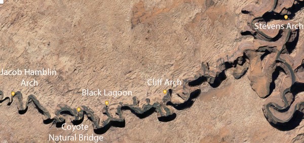 Plan de situation Stevens Arch Cliff Arch Black Lagoon Coyote Natural Bridge Jacob Hamblin Arch