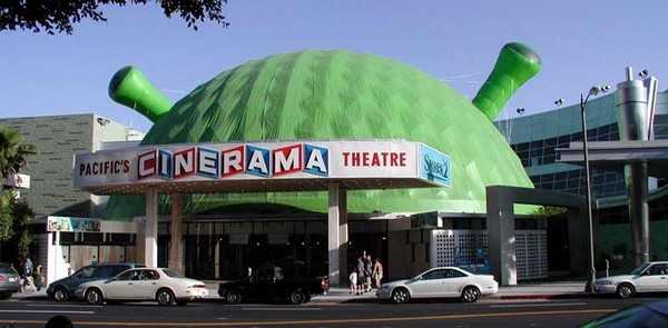 Cinerama Dome lors de la sortie de Shrek 2