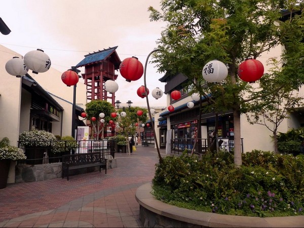 Japanese Village Plaza Mall Los Angeles