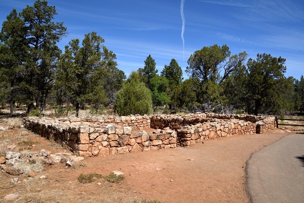 Vestiges d’un village Pueblo Walnut Canyon National Monument Arizona