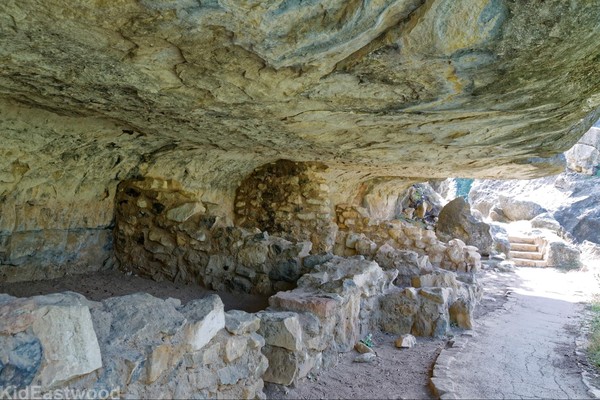 habitations indiennes Sinagua Island Trail Walnut Canyon National Monument Arizona