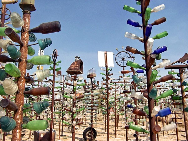 Elmer’s Bottle Tree Ranch à Oro Grande Route 66 Californie