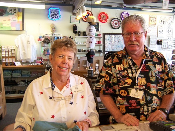Doroty & Larry, bénévoles Route 66 Museum de Victorville Californie