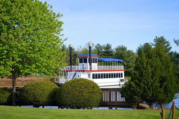 bateau à aubes du Magnuson Grand Hotel au sud de Waggoner Illinois