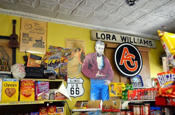 Intérieur Eisler Brothers Old Riverton Store