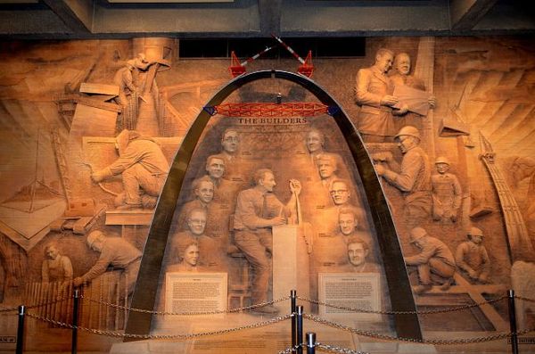 Etapes de la construction de la Gateway Arch St Louis Missouri