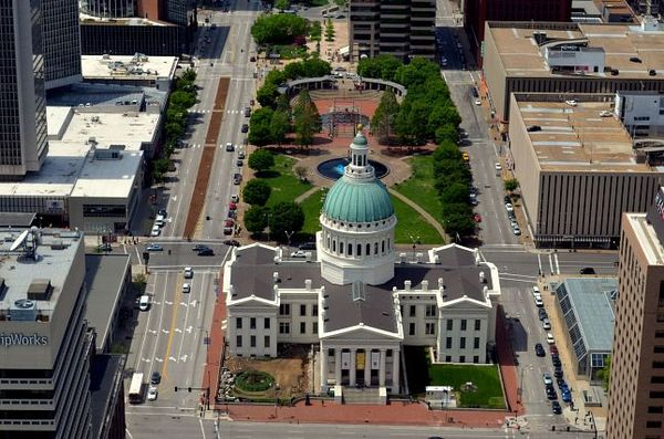 vue sur le musée depuis la Gateway Arch St Louis Missouri USA