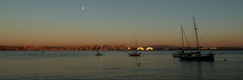 Downtown San Diego au sunset depuis le Shoreline Park