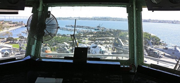 Vue de la baie depuis la passerelle de commandement du Midway