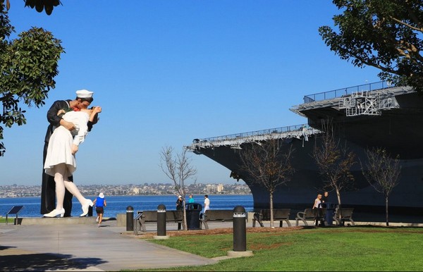 Unconditional Surrender sur le port de San Diego