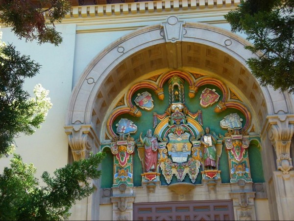 Détail de la façade de la bibliothèque de Santa Barbara