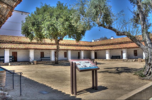 Casa de la Guerra Santa Barbara