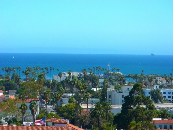 Superbe vue depuis le sommet de la tour Santa Barbara Courthouse