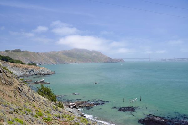 Vue sur la baie et le Golden Gate Bridge depuis Point Bonita Lighthouse