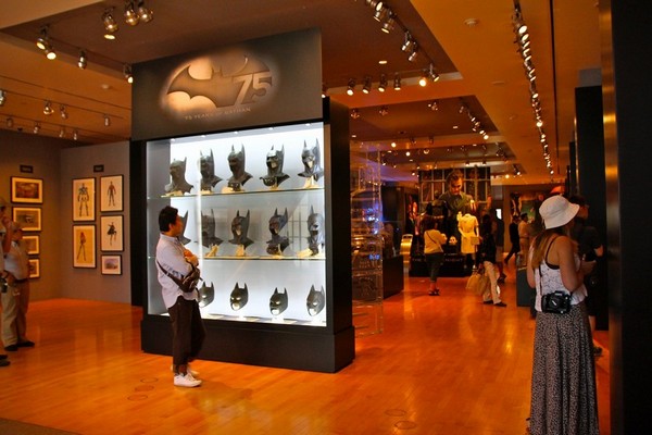 Exposition Batman Warner Bros