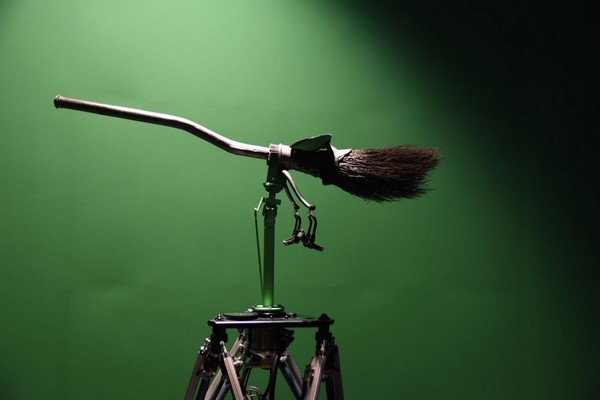 Balais Harry Potter sur fond vert Warner Bros Studios