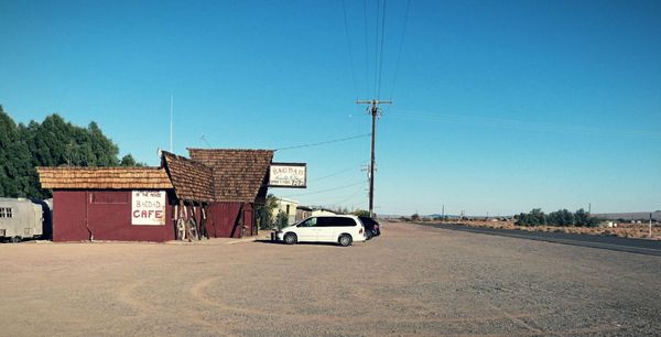 Le Bagdad Cafe et son parking