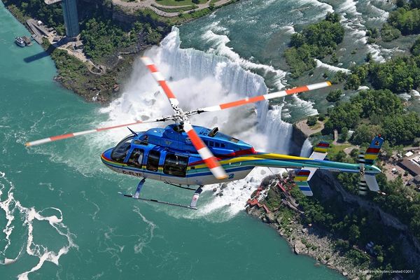 Survol des Chutes du Niagara en hélicoptère