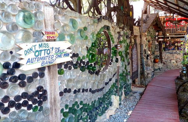 Mu en bouteilles de verre Tinkertown Museum