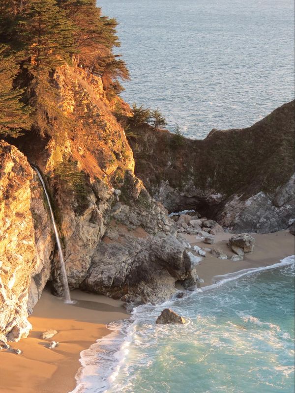McWay Falls au crépuscule
