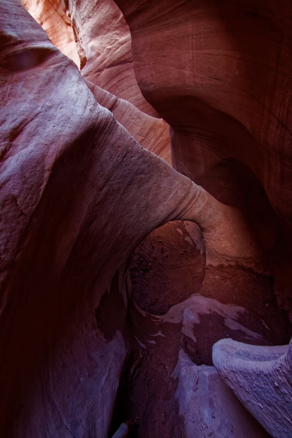 Mini arch Peek-a-Boo Slot Canyon Hole in the Rock Road Utah